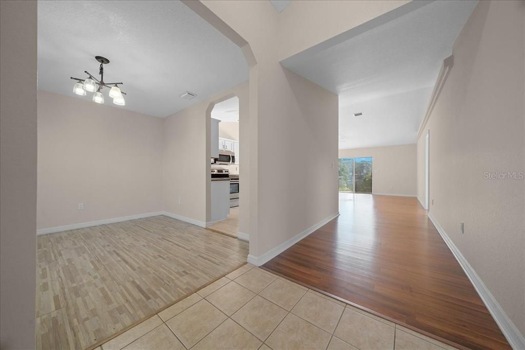 Activo con contrato: $269,990 (3 camas, 2 baños, 1860 Pies cuadrados)