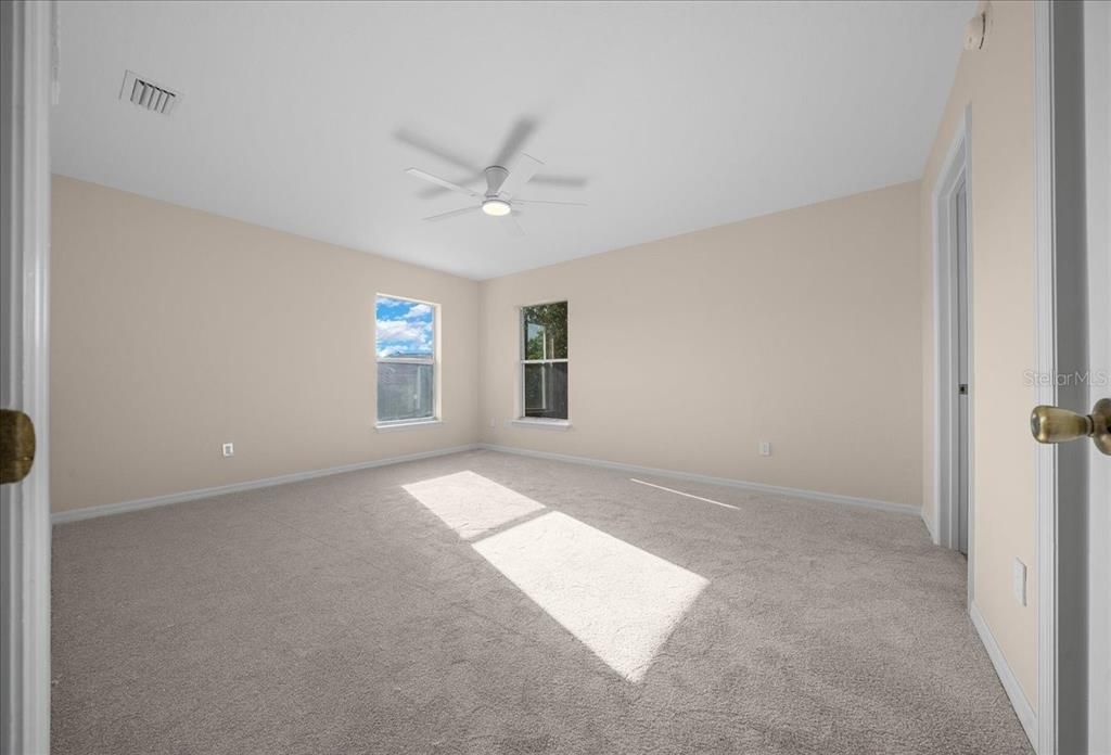 Activo con contrato: $269,990 (3 camas, 2 baños, 1860 Pies cuadrados)