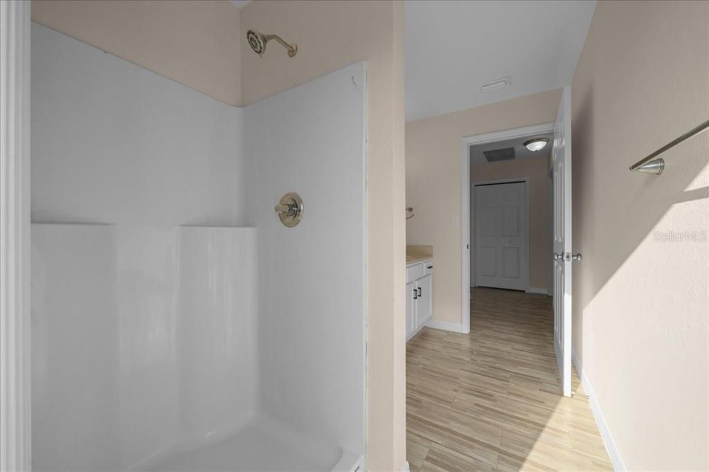 Activo con contrato: $269,990 (3 camas, 2 baños, 1860 Pies cuadrados)