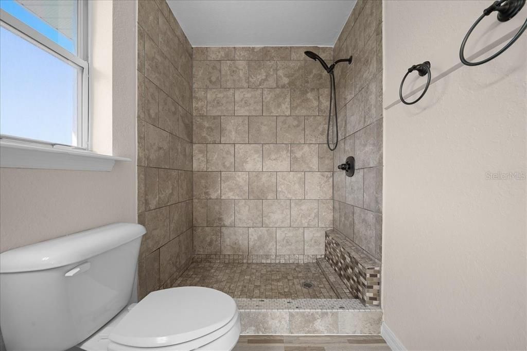 Activo con contrato: $269,990 (3 camas, 2 baños, 1860 Pies cuadrados)