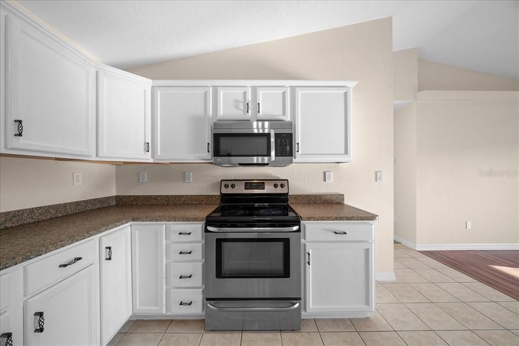 Activo con contrato: $269,990 (3 camas, 2 baños, 1860 Pies cuadrados)