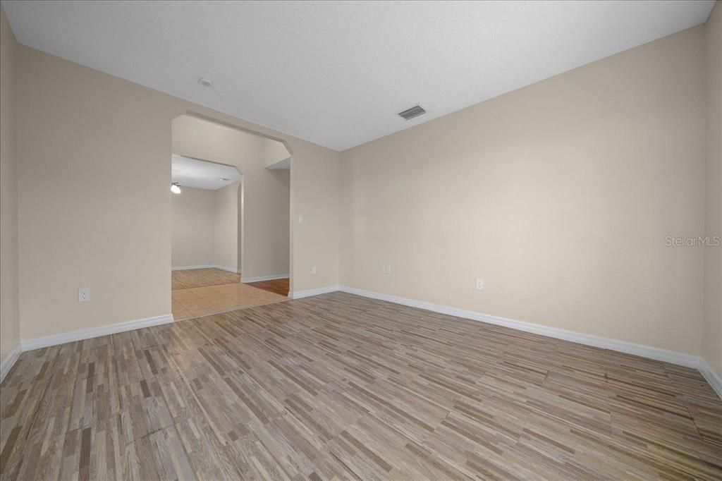 Activo con contrato: $269,990 (3 camas, 2 baños, 1860 Pies cuadrados)