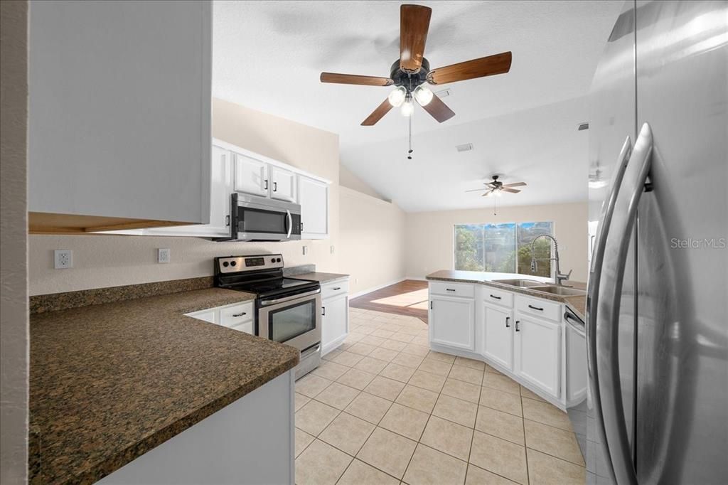 Activo con contrato: $269,990 (3 camas, 2 baños, 1860 Pies cuadrados)