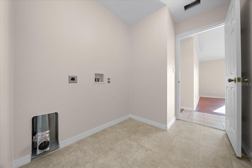 Activo con contrato: $269,990 (3 camas, 2 baños, 1860 Pies cuadrados)