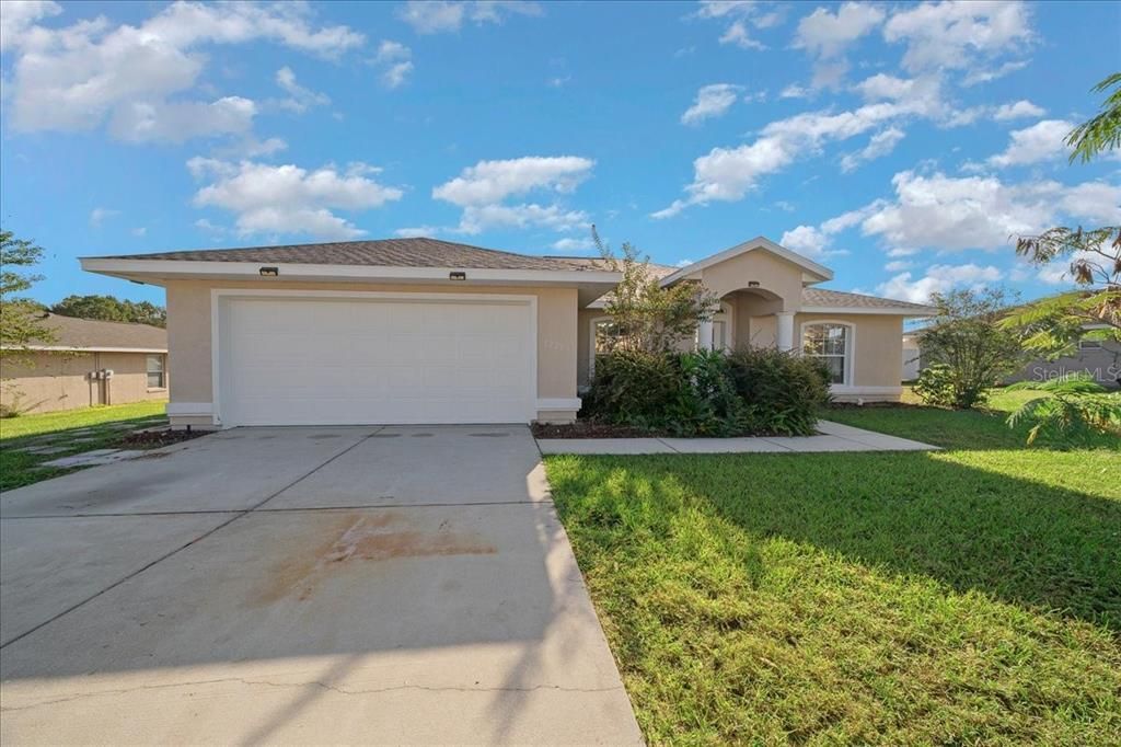 Activo con contrato: $269,990 (3 camas, 2 baños, 1860 Pies cuadrados)