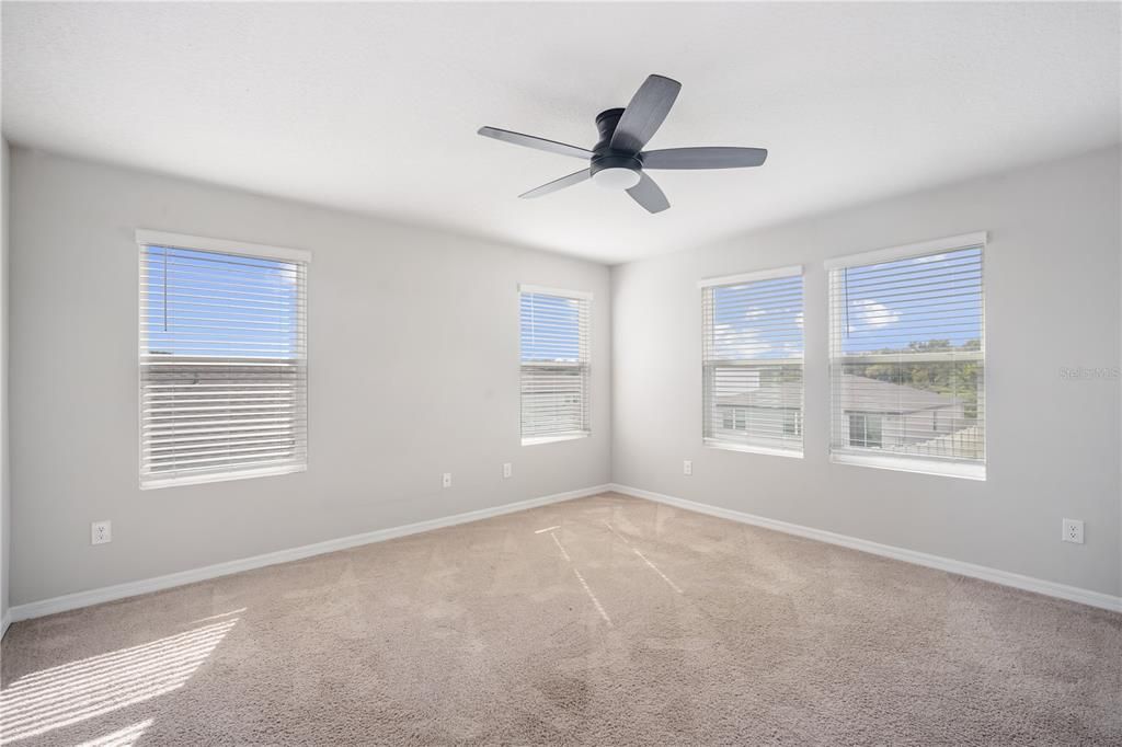 For Rent: $2,300 (4 beds, 3 baths, 1985 Square Feet)