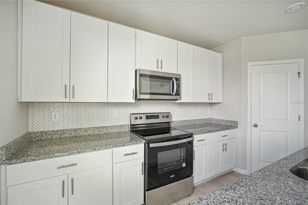 For Rent: $2,300 (4 beds, 3 baths, 1985 Square Feet)