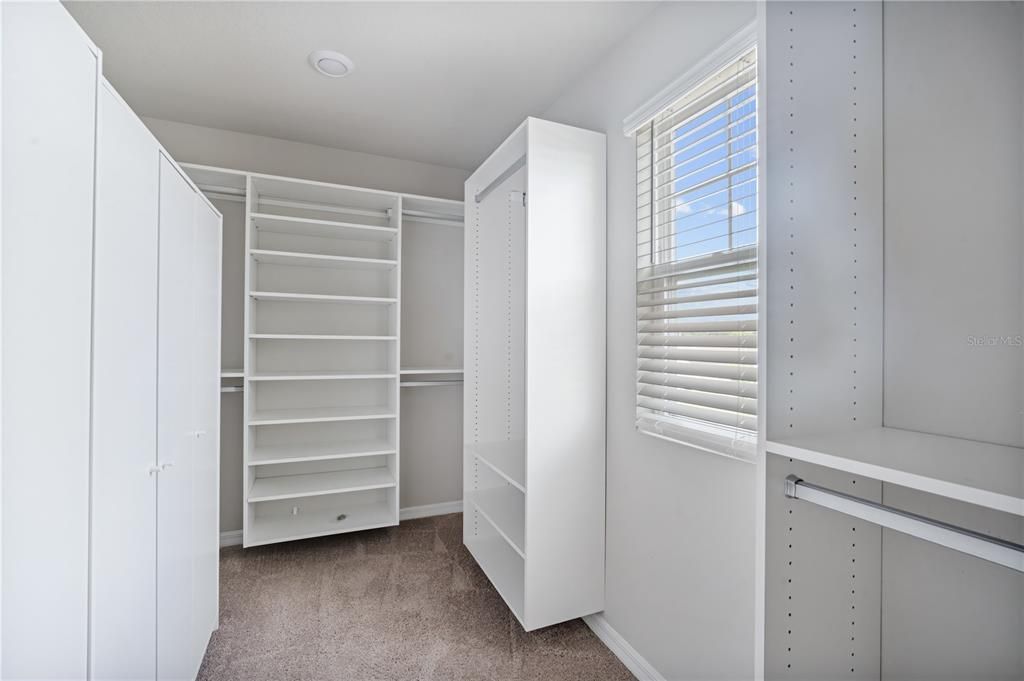 For Rent: $2,300 (4 beds, 3 baths, 1985 Square Feet)