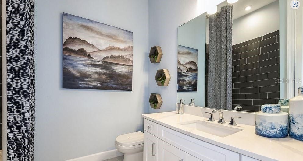 合同活跃: $564,999 (3 贝兹, 3 浴室, 2152 平方英尺)