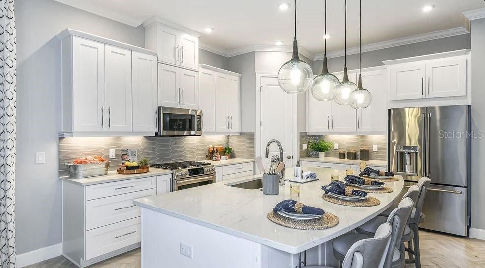 合同活跃: $564,999 (3 贝兹, 3 浴室, 2152 平方英尺)