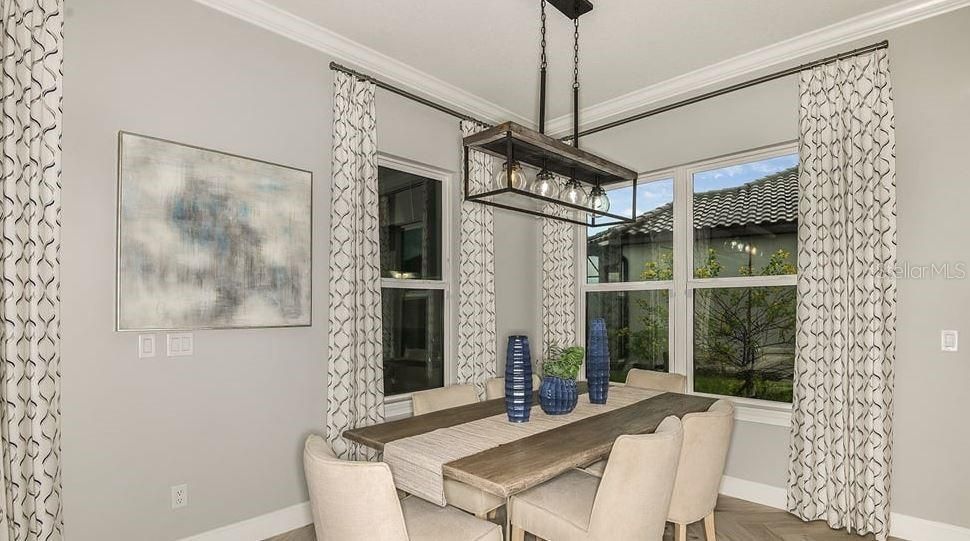 合同活跃: $564,999 (3 贝兹, 3 浴室, 2152 平方英尺)