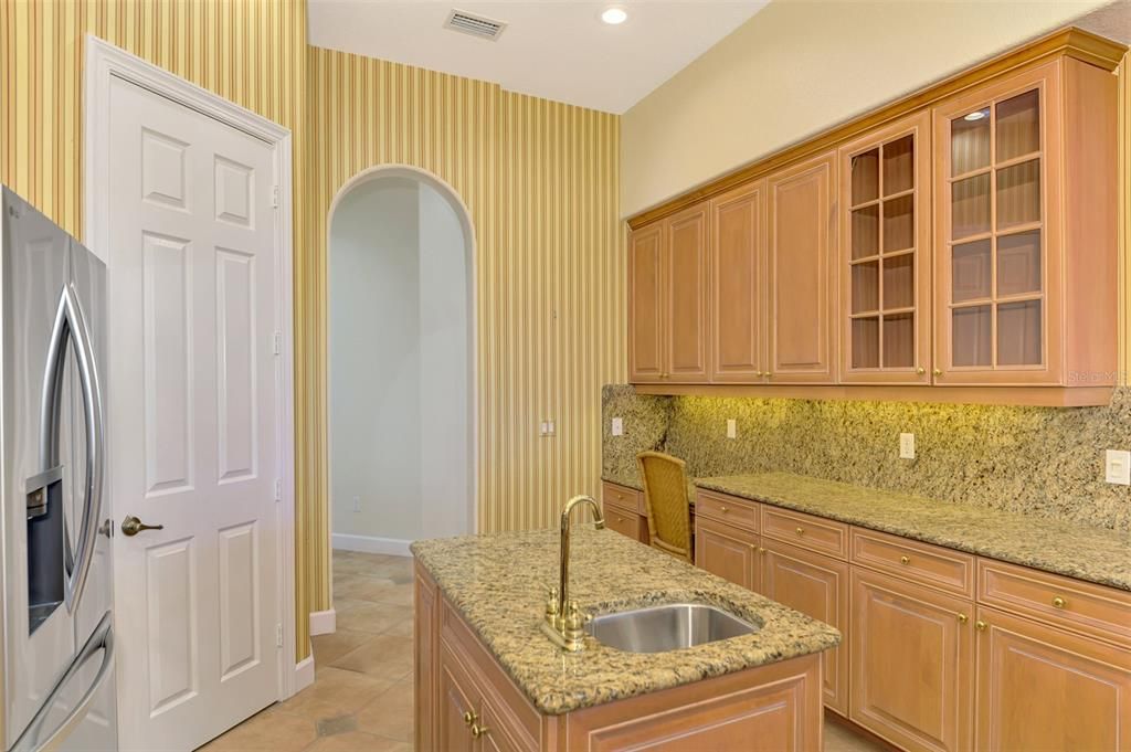 En Venta: $949,000 (4 camas, 3 baños, 3017 Pies cuadrados)