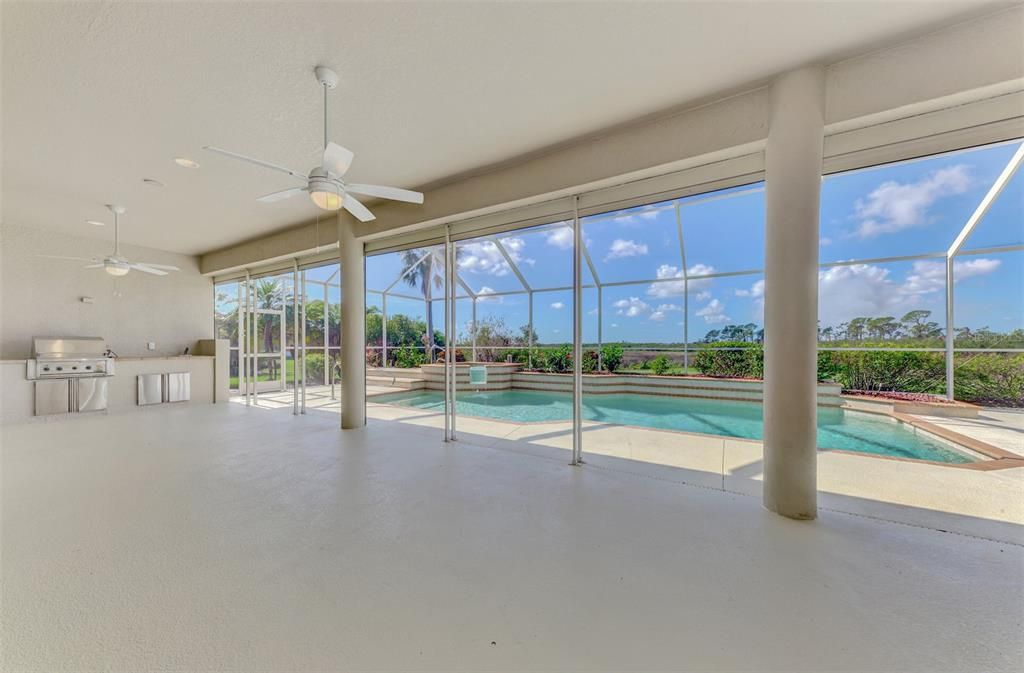 En Venta: $949,000 (4 camas, 3 baños, 3017 Pies cuadrados)