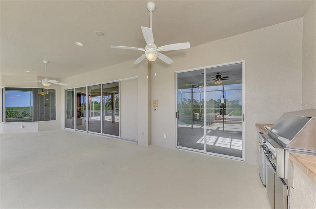 En Venta: $949,000 (4 camas, 3 baños, 3017 Pies cuadrados)