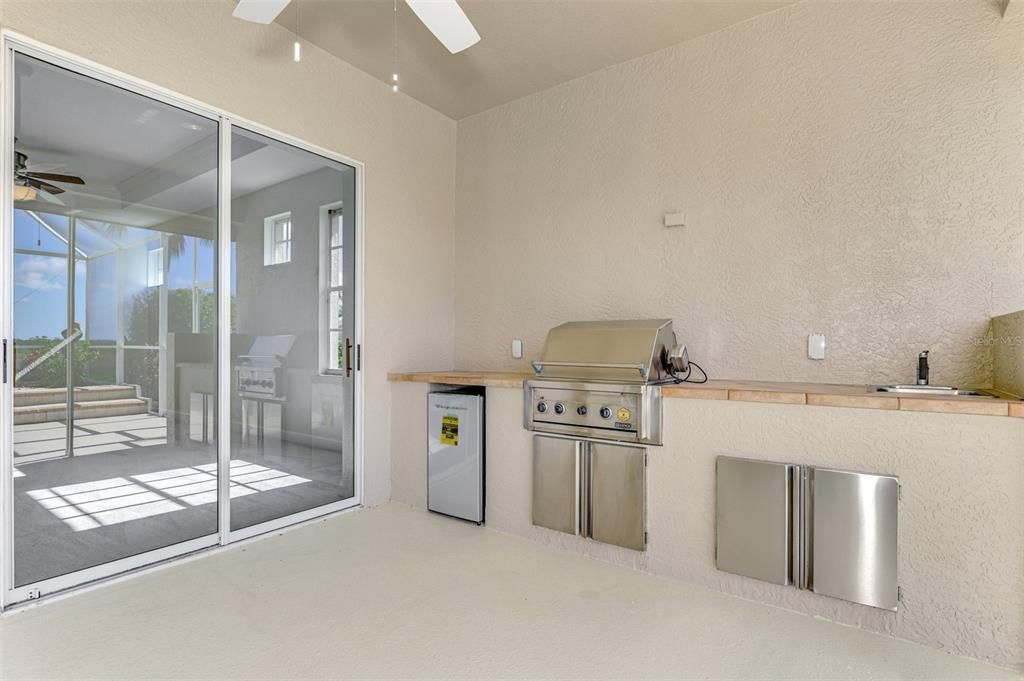 En Venta: $949,000 (4 camas, 3 baños, 3017 Pies cuadrados)