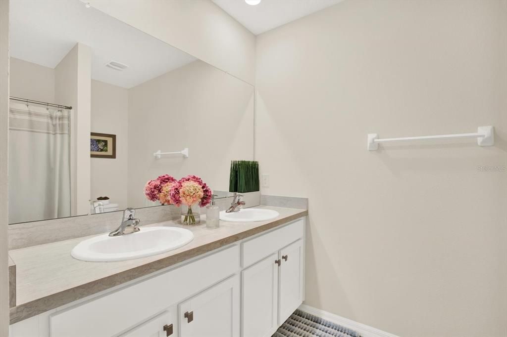 Active With Contract: $399,900 (3 beds, 2 baths, 1504 Square Feet)