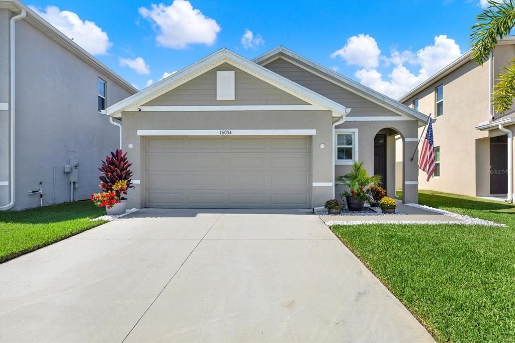 Active With Contract: $399,900 (3 beds, 2 baths, 1504 Square Feet)