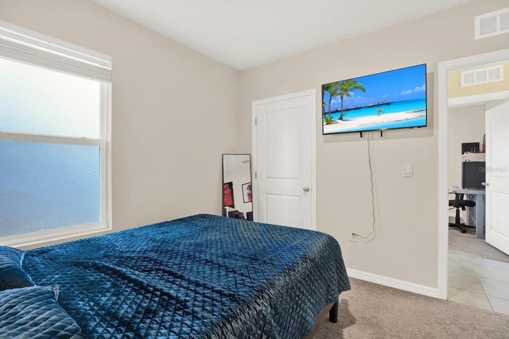 Active With Contract: $399,900 (3 beds, 2 baths, 1504 Square Feet)