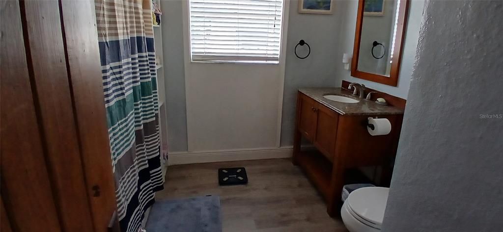 Active With Contract: $2,200 (2 beds, 1 baths, 925 Square Feet)