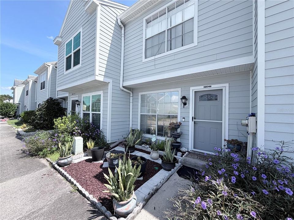 最近售出: $184,900 (2 贝兹, 1 浴室, 861 平方英尺)