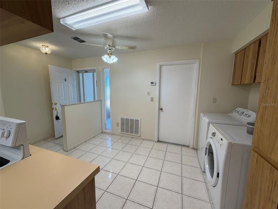 合同活跃: $1,750 (2 贝兹, 2 浴室, 1143 平方英尺)