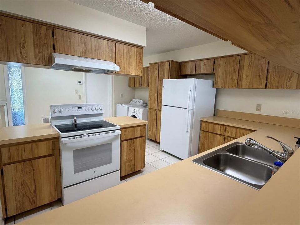 合同活跃: $1,750 (2 贝兹, 2 浴室, 1143 平方英尺)