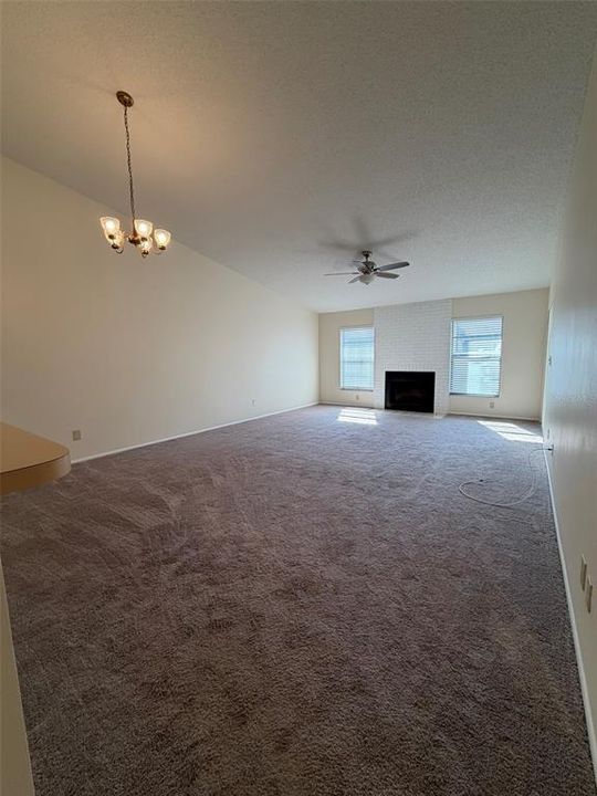 合同活跃: $1,750 (2 贝兹, 2 浴室, 1143 平方英尺)