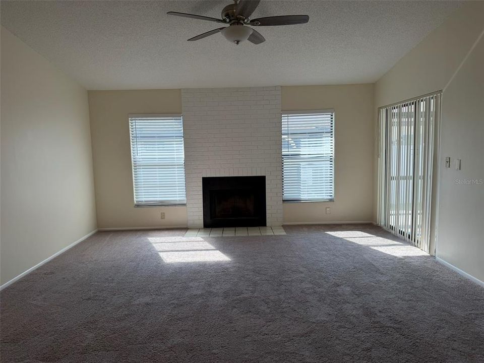 合同活跃: $1,750 (2 贝兹, 2 浴室, 1143 平方英尺)