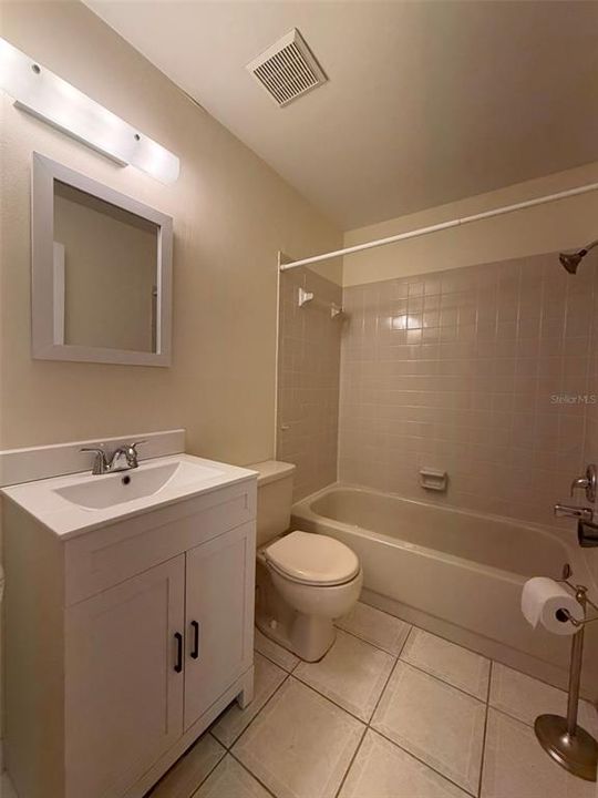 合同活跃: $1,750 (2 贝兹, 2 浴室, 1143 平方英尺)