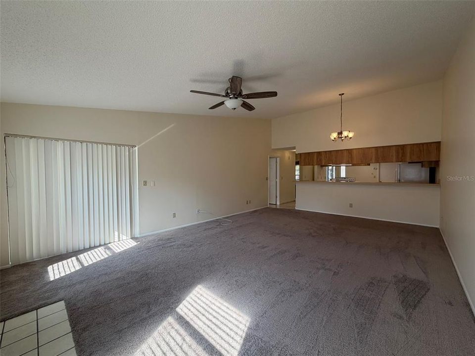 合同活跃: $1,750 (2 贝兹, 2 浴室, 1143 平方英尺)