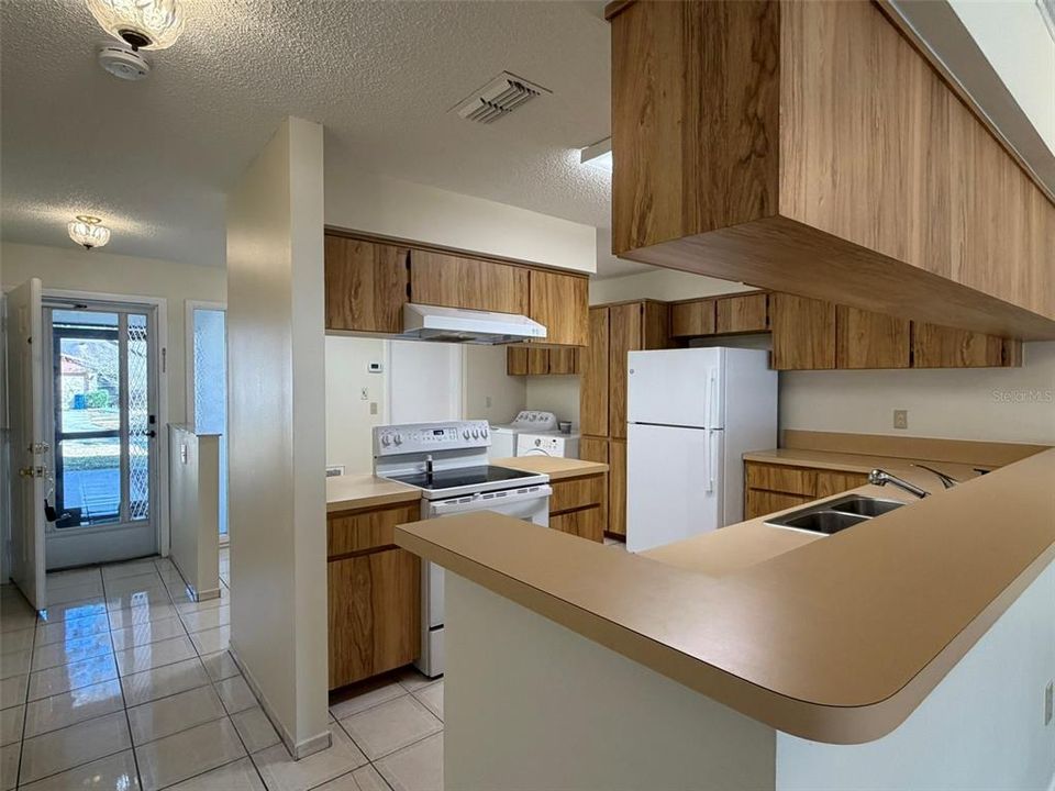 合同活跃: $1,750 (2 贝兹, 2 浴室, 1143 平方英尺)