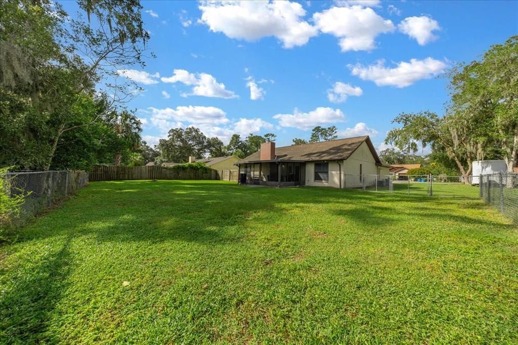 合同活跃: $244,999 (3 贝兹, 2 浴室, 1377 平方英尺)