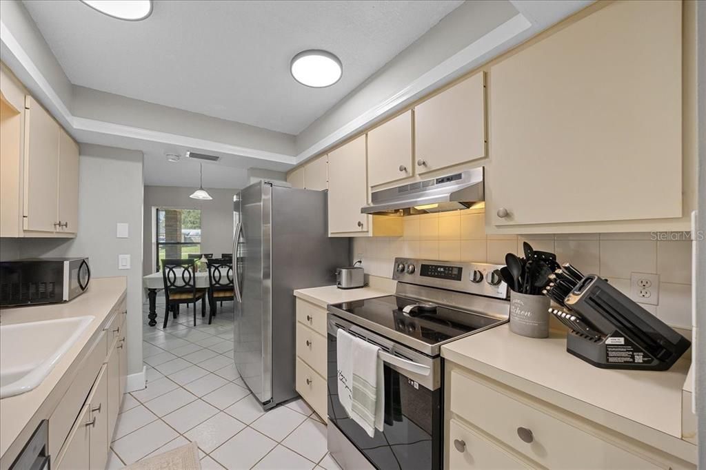 合同活跃: $244,999 (3 贝兹, 2 浴室, 1377 平方英尺)