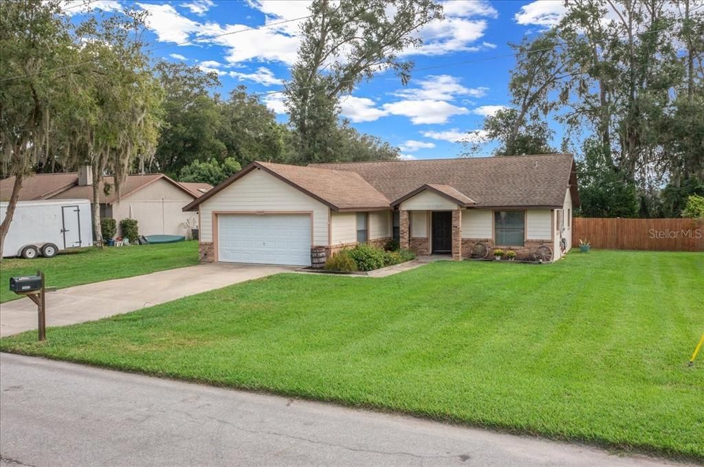 合同活跃: $244,999 (3 贝兹, 2 浴室, 1377 平方英尺)