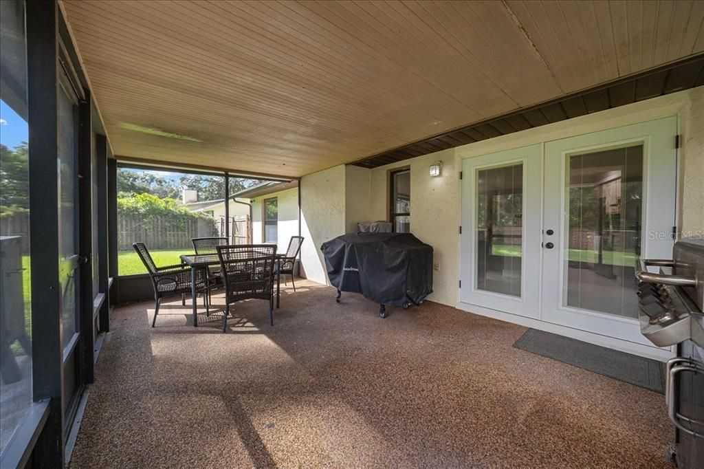 合同活跃: $244,999 (3 贝兹, 2 浴室, 1377 平方英尺)