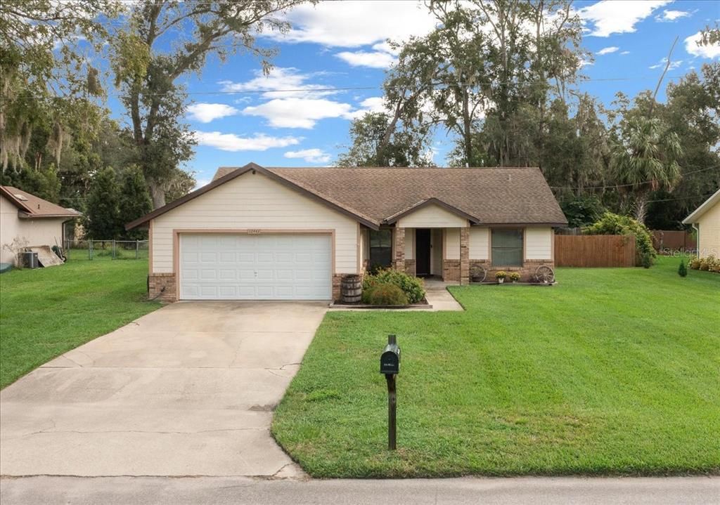 合同活跃: $244,999 (3 贝兹, 2 浴室, 1377 平方英尺)