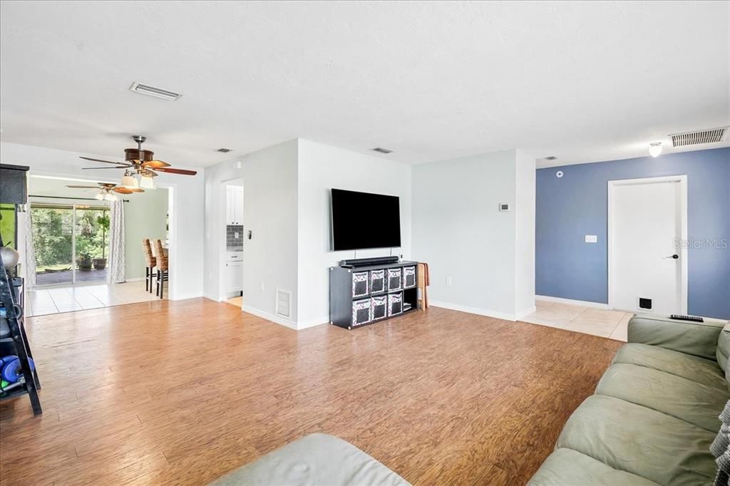 For Rent: $3,000 (3 beds, 2 baths, 2202 Square Feet)