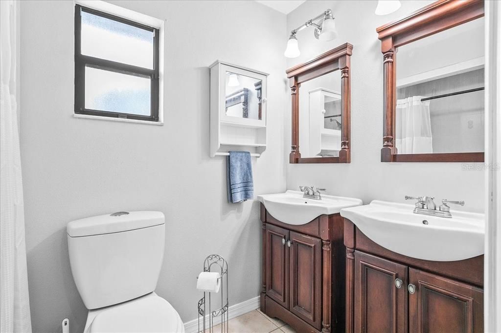 For Rent: $3,000 (3 beds, 2 baths, 2202 Square Feet)