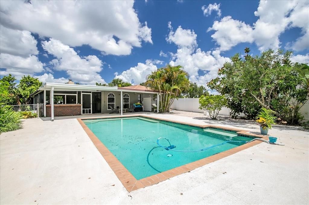 For Rent: $3,000 (3 beds, 2 baths, 2202 Square Feet)