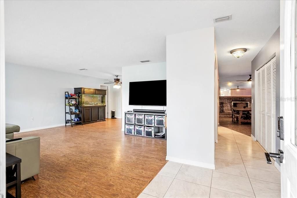 For Rent: $3,000 (3 beds, 2 baths, 2202 Square Feet)