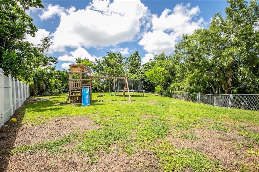 For Rent: $3,000 (3 beds, 2 baths, 2202 Square Feet)