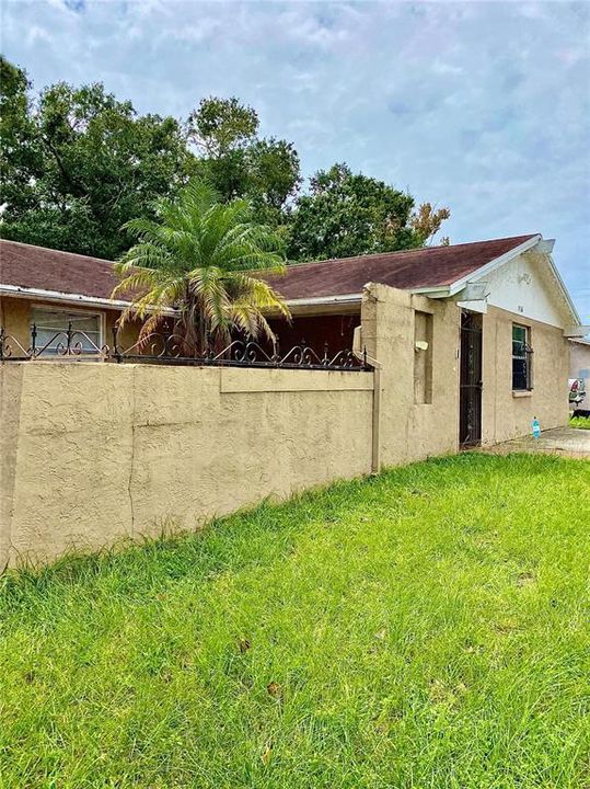 Active With Contract: $355,000 (3 beds, 2 baths, 1908 Square Feet)