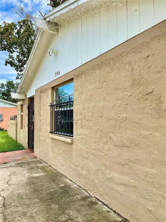 Active With Contract: $355,000 (3 beds, 2 baths, 1908 Square Feet)