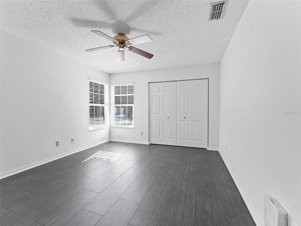 Под контрактом: $565,000 (2 спален, 2 ванн, 1242 Квадратных фут)