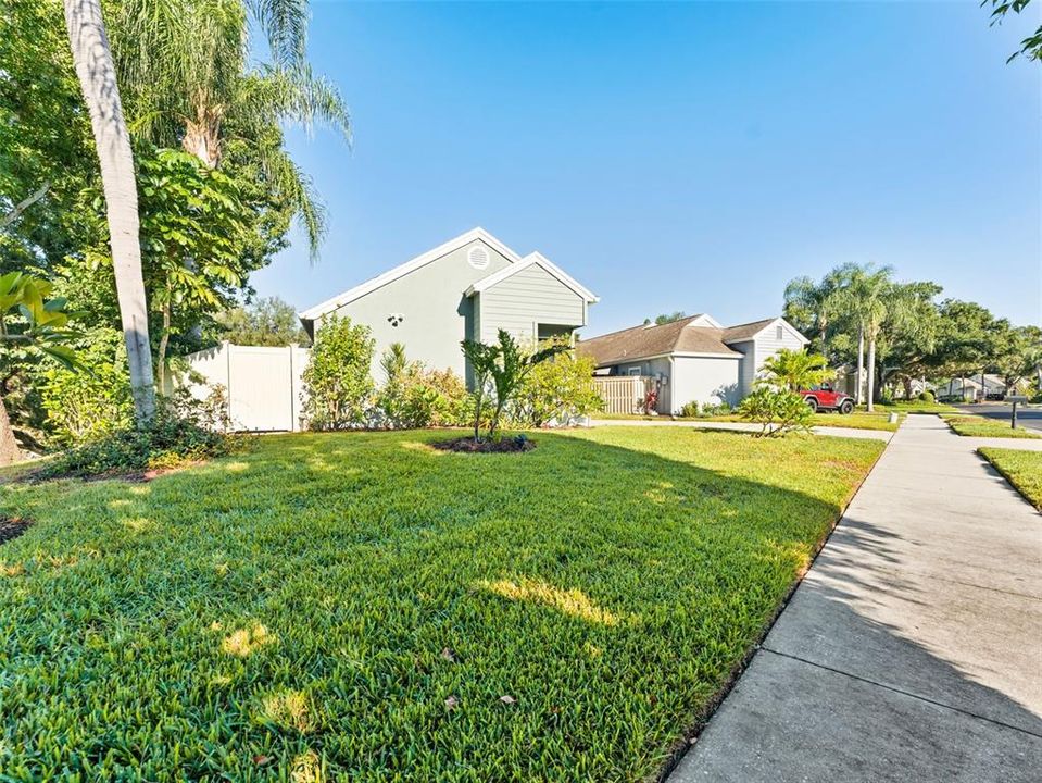 Под контрактом: $565,000 (2 спален, 2 ванн, 1242 Квадратных фут)