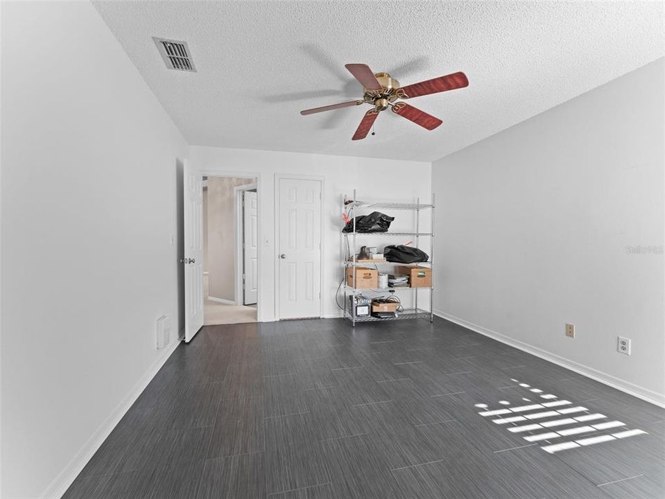 Под контрактом: $565,000 (2 спален, 2 ванн, 1242 Квадратных фут)