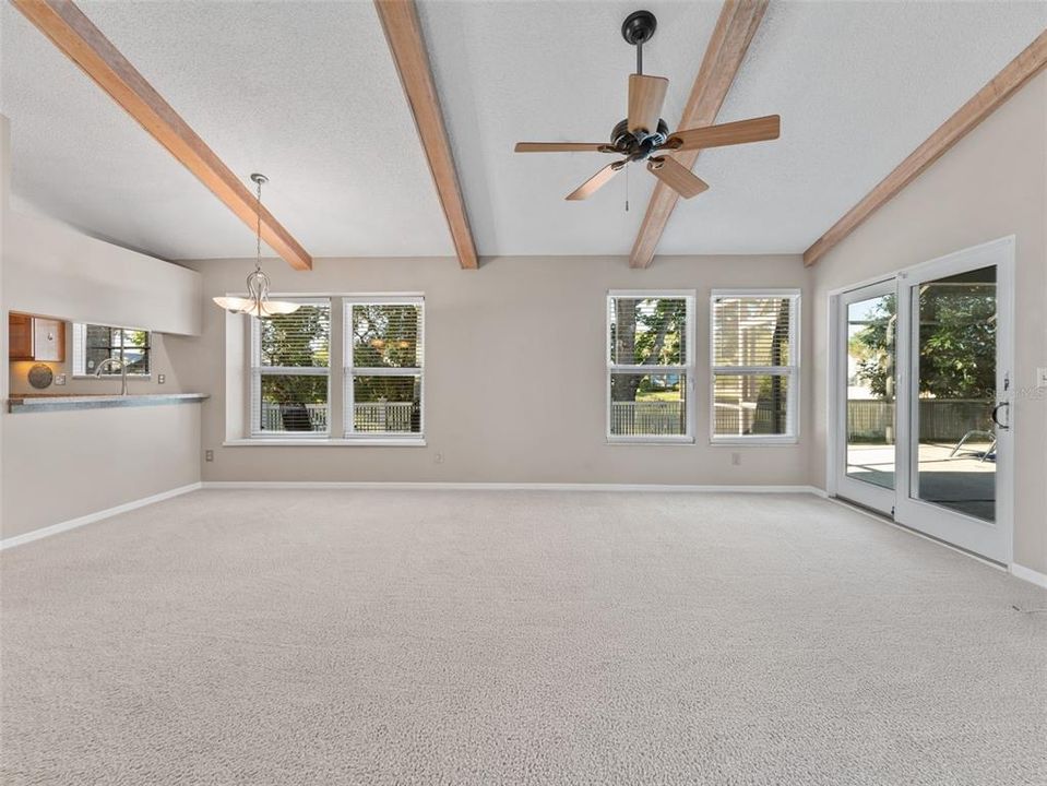 Под контрактом: $565,000 (2 спален, 2 ванн, 1242 Квадратных фут)