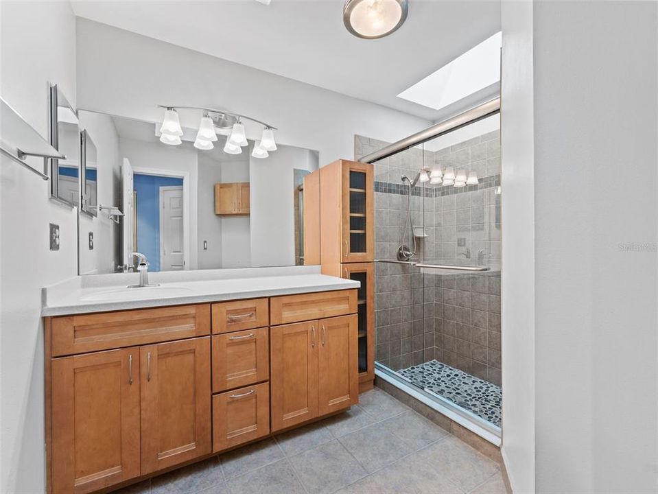 Под контрактом: $565,000 (2 спален, 2 ванн, 1242 Квадратных фут)