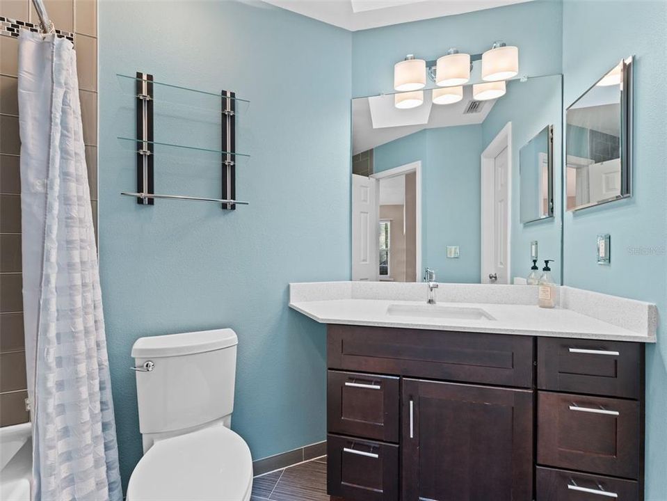 Под контрактом: $565,000 (2 спален, 2 ванн, 1242 Квадратных фут)