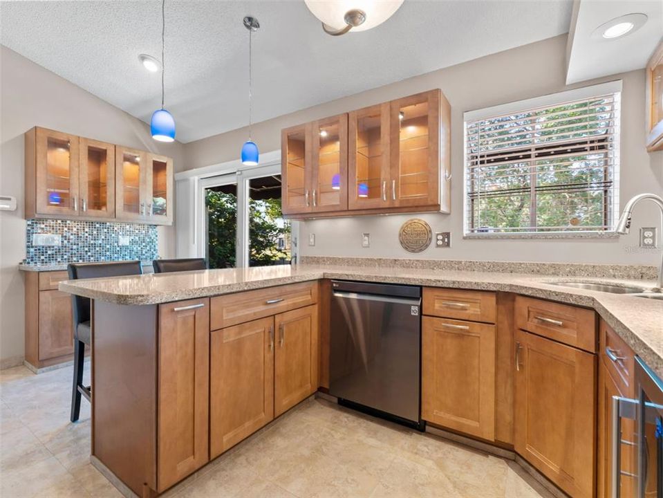 Под контрактом: $565,000 (2 спален, 2 ванн, 1242 Квадратных фут)